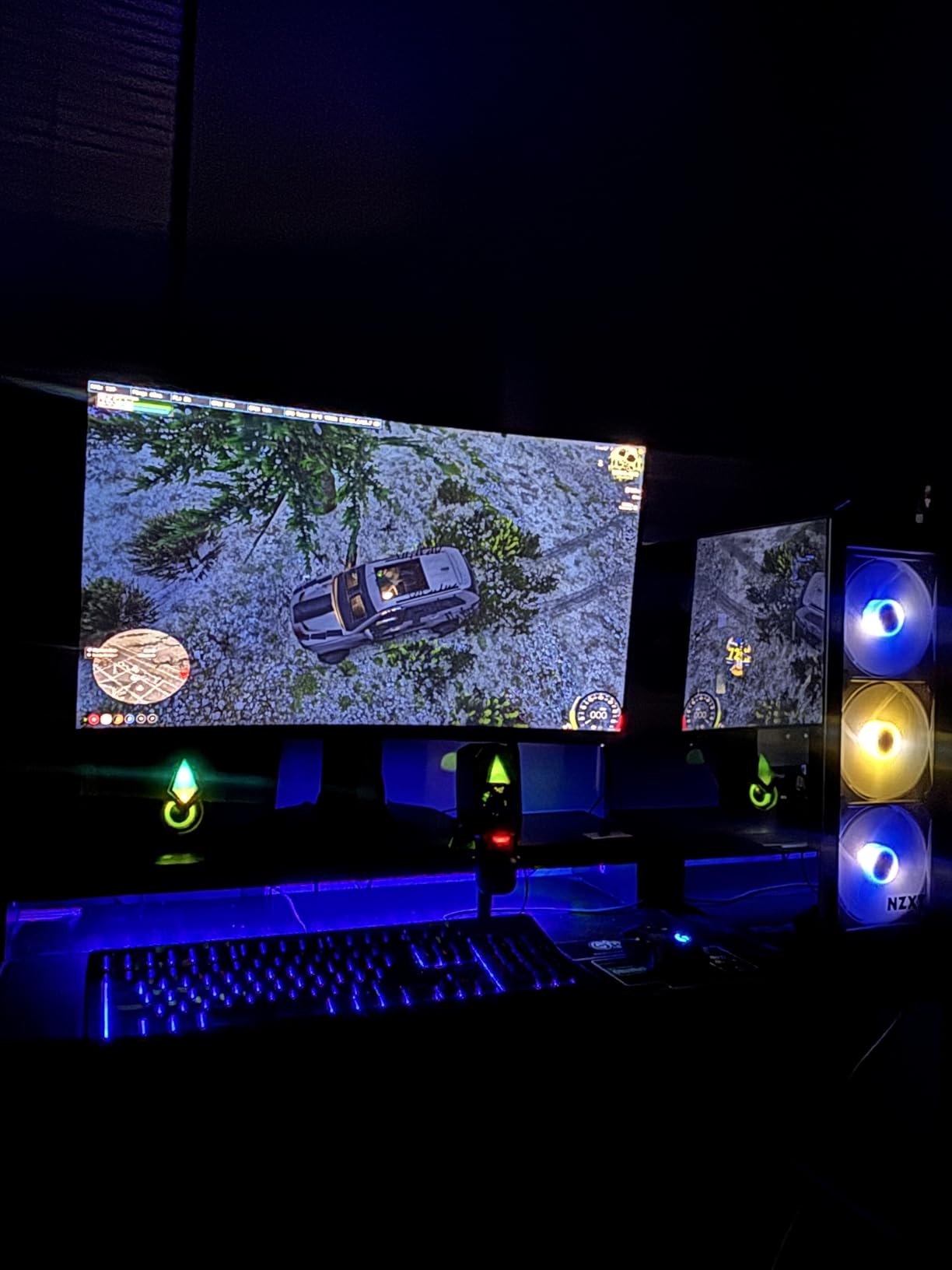 HyperX SoloCast - USB Condenser Gaming Microphone, for PC, PS4, PS5 and Mac, Tap-to-Mute Sensor, Cardioid Polar Pattern, great for Streaming, Podcasts, Twitch, YouTube, Discord,Black customer photo 1