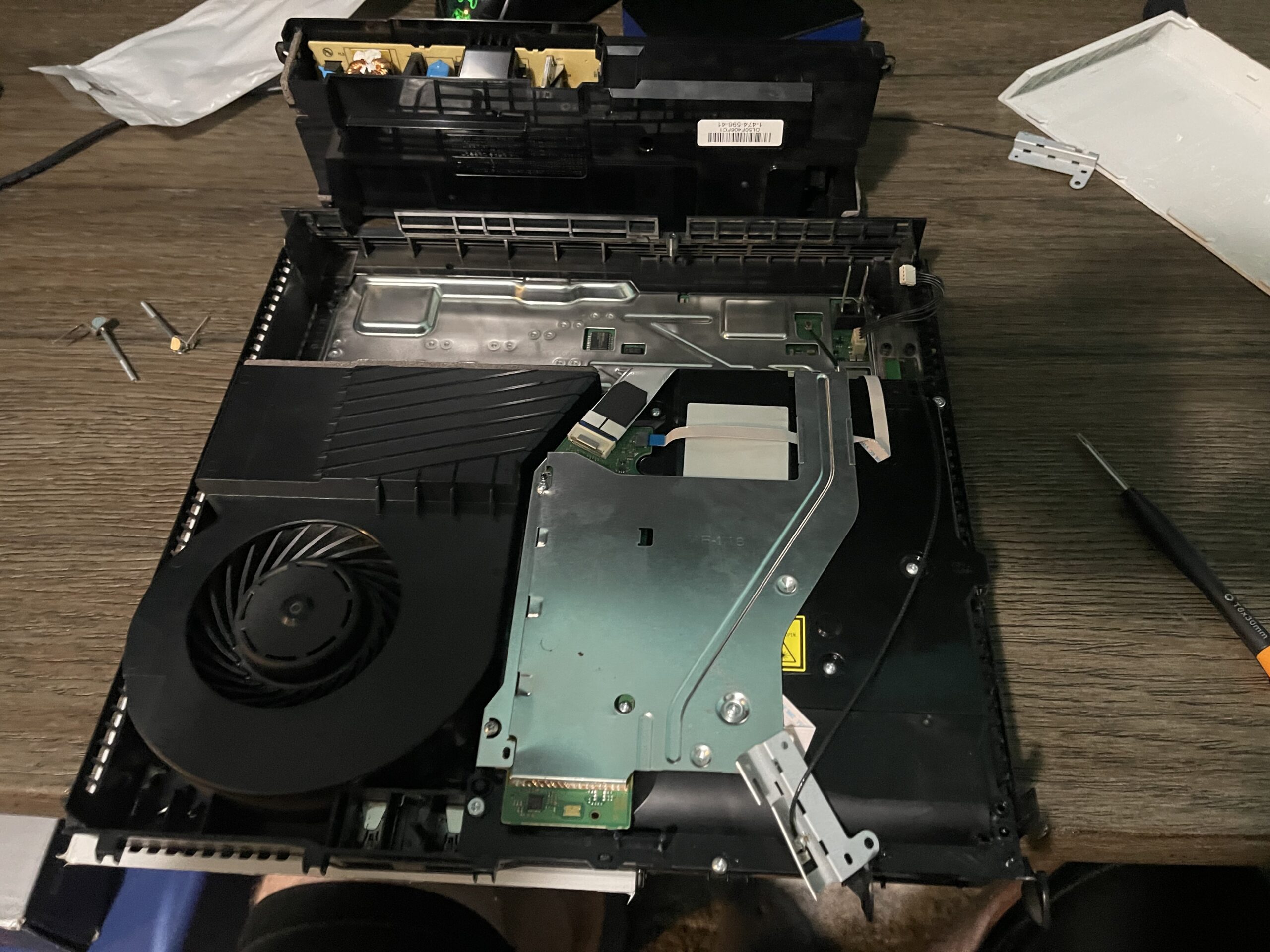 MMOBIEL Bluetooth/WiFi Antenna Flex Cable with Metal Board Replacement for PlayStation PS4 Incl TR8 Screwdriver - Customer Photo 1