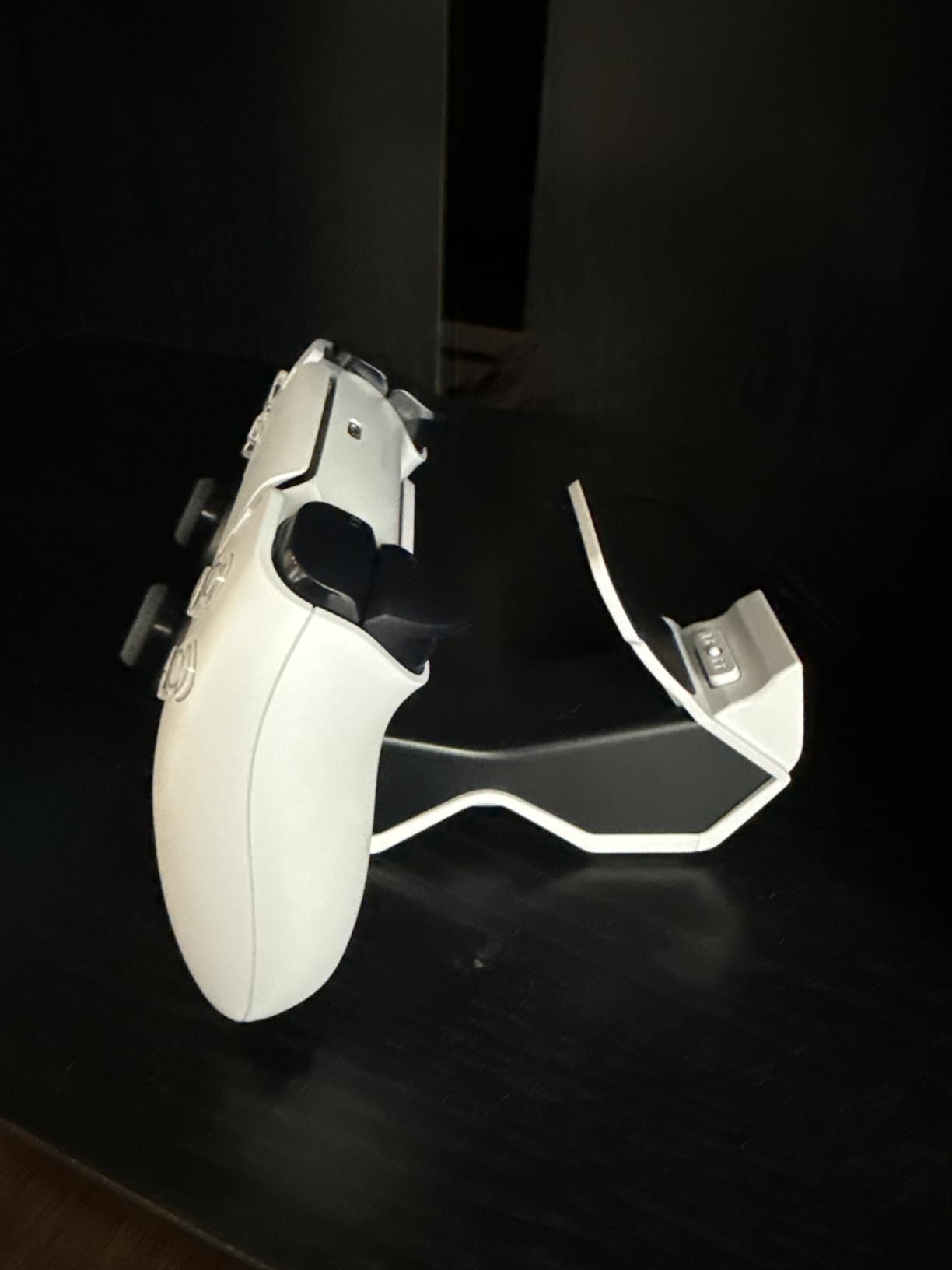 PowerA Twin Charging Station for Dualsense Wireless Controllers, Charge, Sony PlayStation, PS5, Officially Licensed Customer Review PowerA Twin Charging Station for Dualsense Wireless Controllers, Charge, Sony PlayStation, PS5, Officially Licensed - Customer Photo 2