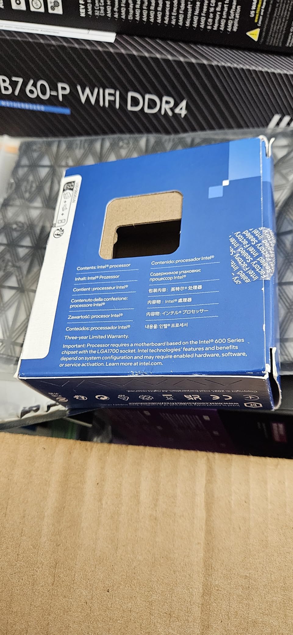 Intel Core i7-12700K Gaming Desktop Processor with Integrated Graphics and 12 (8P+4E) Cores up to 5.0 GHz Unlocked LGA1700 600 Series Chipset 125W - Customer Photo 3