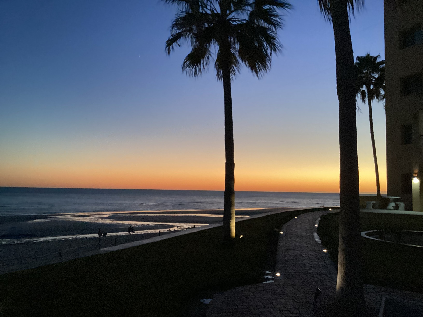 Apple iPad (9th Generation): with A13 Bionic chip, 10.2-inch Retina Display, 256GB, Wi-Fi, 12MP front/8MP Back Camera, Touch ID, All-Day Battery Life – Silver Customer Review Apple iPad (9th Generation): with A13 Bionic chip, 10.2-inch Retina Display, 256GB, Wi-Fi, 12MP front/8MP Back Camera, Touch ID, All-Day Battery Life – Silver - Customer Photo 1