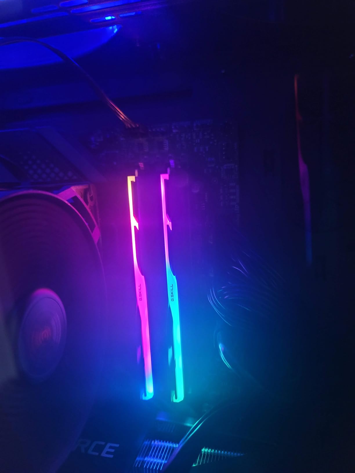 G.SKILL Trident Z5 RGB Series DDR5 RAM (Intel XMP 3.0) 32GB (2x16GB) 6400MT/s CL32-39-39-102 1.40V Desktop Computer Memory U-DIMM - Matte Black (F5-6400J3239G16GA2-TZ5RK) - Customer Photo 2