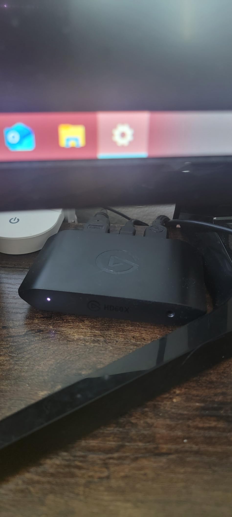 Elgato HD60 X - Stream and Record in 1080p60 HDR10 or 4K30 with Ultra-low Latency on PS5|Pro, PS4|Pro, Xbox Series X/S, Xbox One X|S, Nintendo Switch 2, in OBS and More, Works with PC and Mac - Customer Photo 1