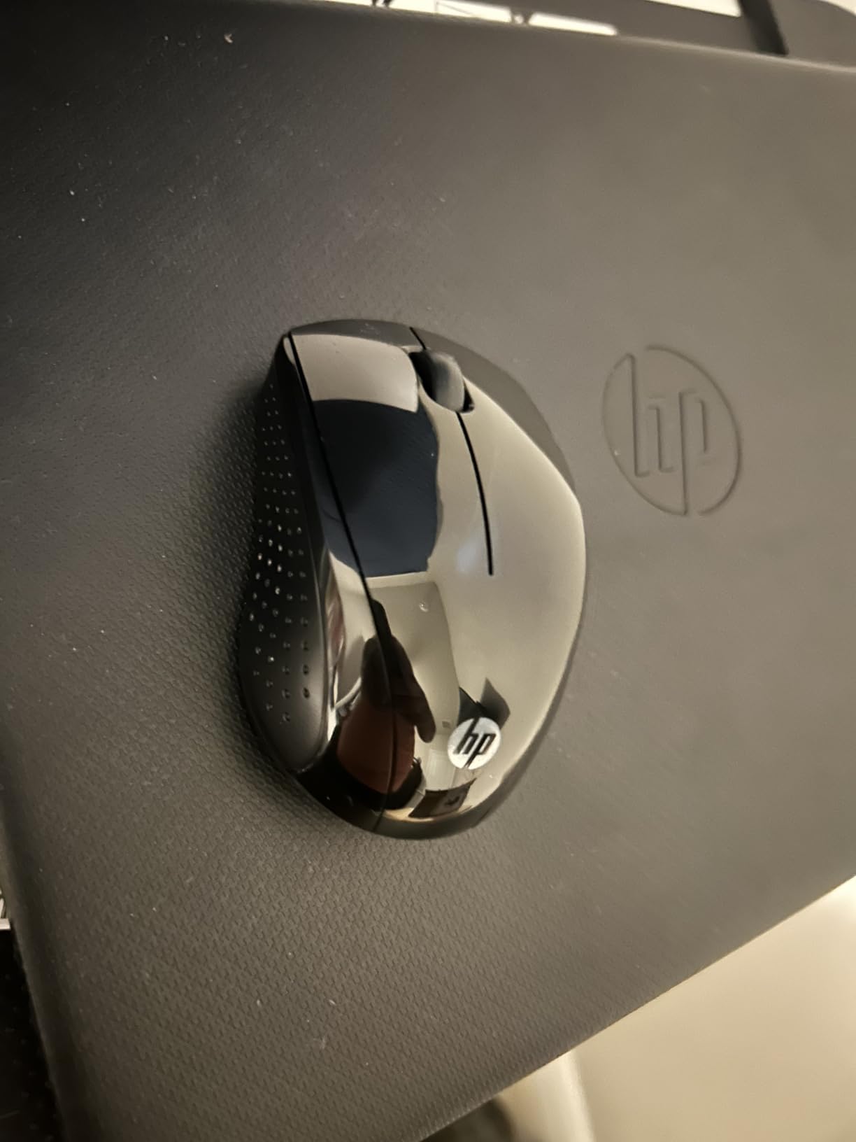 HP X3000 G3 Wireless Mouse - Black, 15-Month Battery, Side Grips for Control, Travel-Friendly, Blue LED, Powerful 1600 DPI Optical Sensor, Compatible with Wins PC/Laptop, Mac, Chromebook (683N7AA) Customer Review HP X3000 G3 Wireless Mouse - Black, 15-Month Battery, Side Grips for Control, Travel-Friendly, Blue LED, Powerful 1600 DPI Optical Sensor, Compatible with Wins PC/Laptop, Mac, Chromebook (683N7AA) - Customer Photo 5