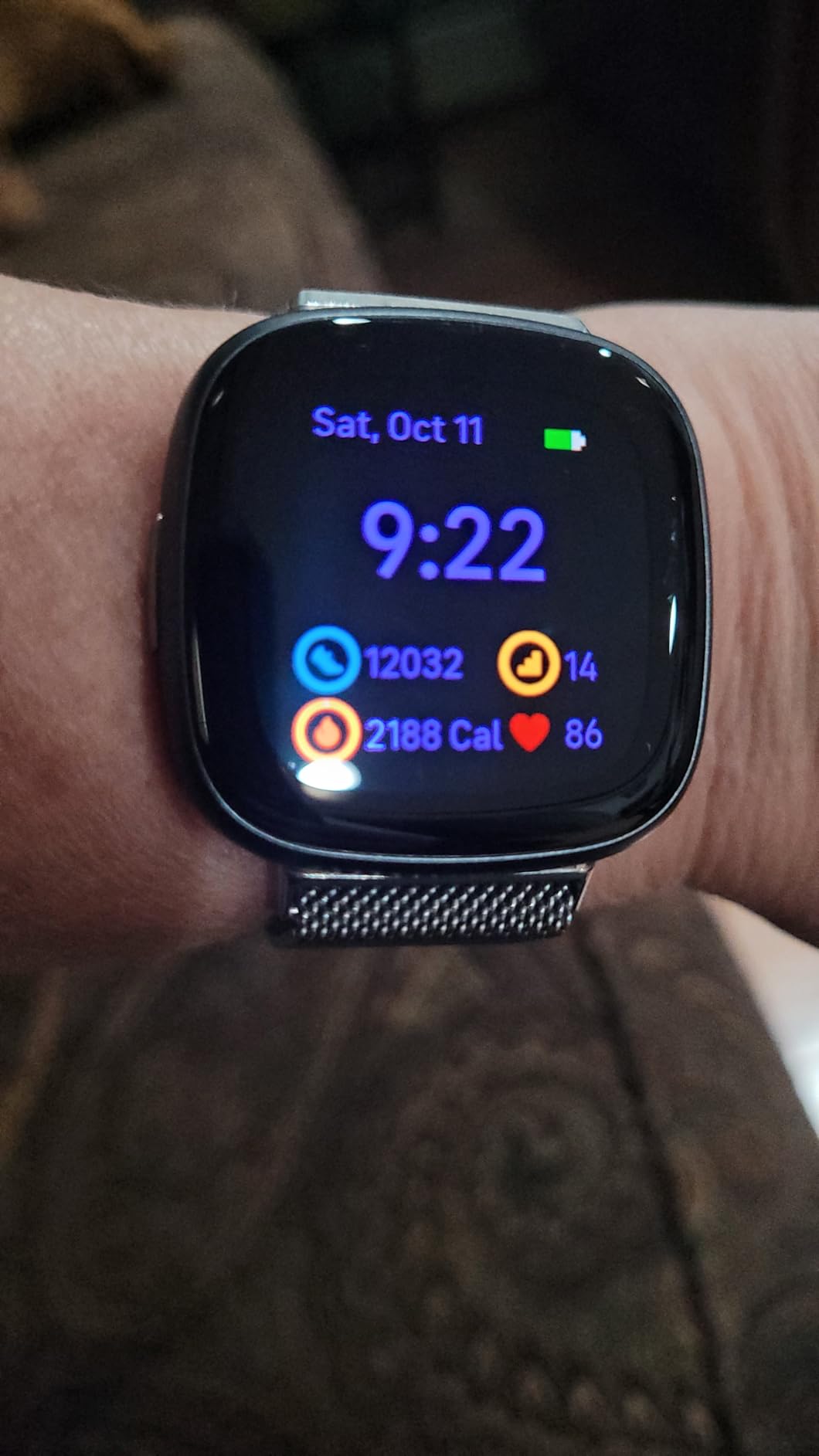 Fitbit Versa 4 Fitness Smartwatch with Daily Readiness, GPS, 24/7 Heart Rate, 40+ Exercise Modes, Sleep Tracking and more, Black/Graphite, One Size (S & L Bands Included) Customer Review Fitbit Versa 4 Fitness Smartwatch with Daily Readiness, GPS, 24/7 Heart Rate, 40+ Exercise Modes, Sleep Tracking and more, Black/Graphite, One Size (S & L Bands Included) - Customer Photo 3