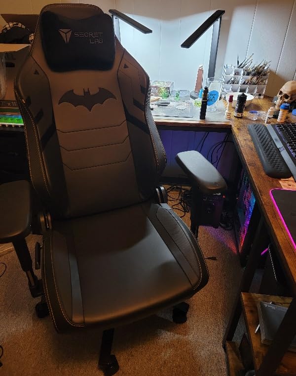 Secretlab Titan Evo Flash Gaming Chair - Reclining - Ergonomic & Comfortable Computer Chair with 4D Armrests - Magnetic Head Pillow & 4-Way Lumbar Support - Red - Leatherette - Customer Photo 1