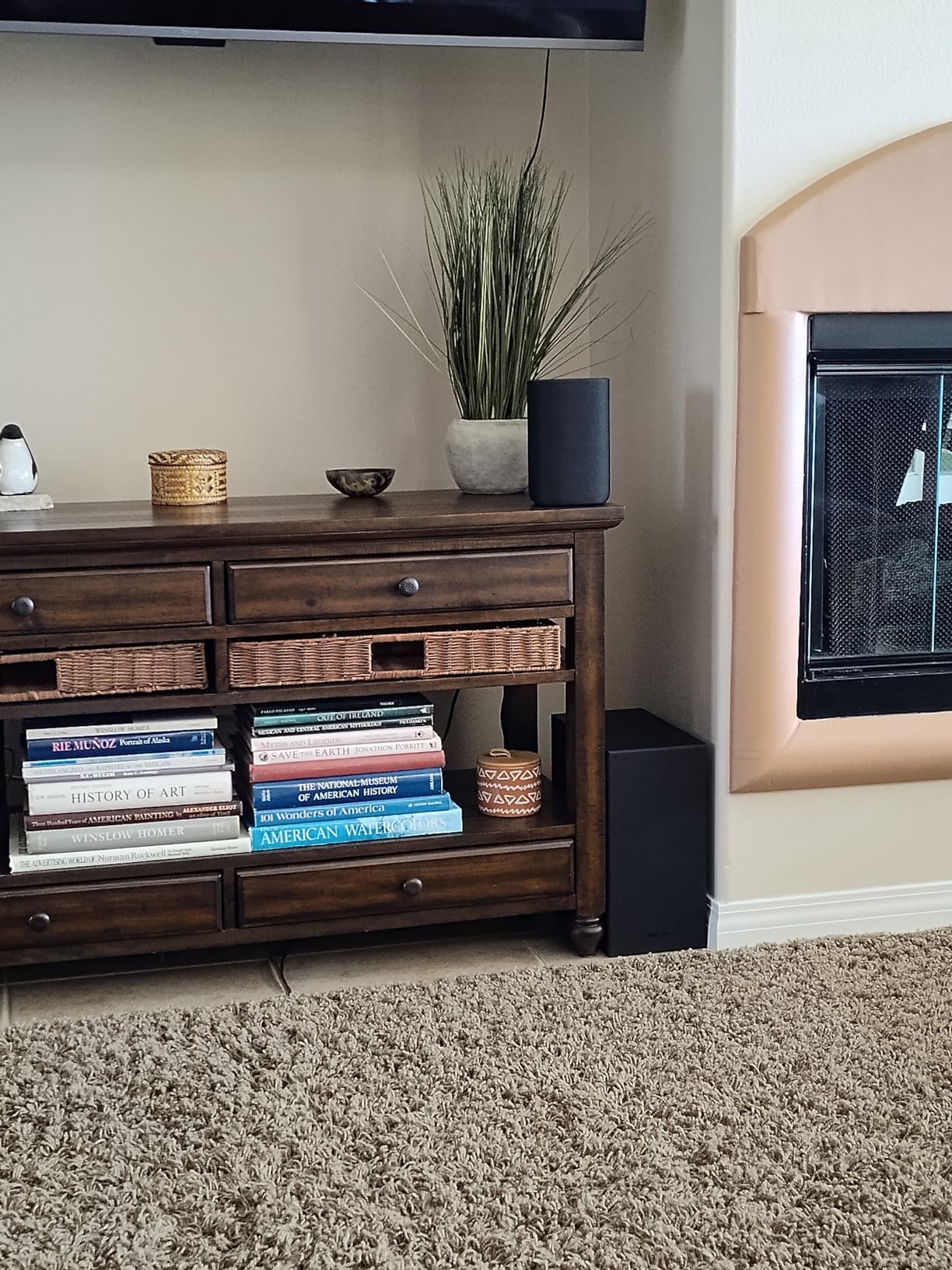 Roku Wireless Bass, Slim Subwoofer Streambar, Streambar Pro Wireless Speakers - Customer Photo 1