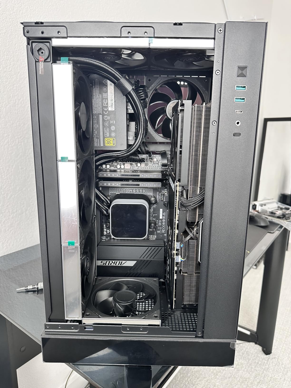 GIGABYTE B650 AORUS Elite AX AMD AM5 ATX Motherboard, Support Ryzen 9000/8000/7000 Series, DDR5, 14+2+1 Power Phase, PCIe 5.0 M.2, USB-C 3.2 Gen 2, WIFI6E, 2.5GbE, EZ-Latch, Q-Flash, RGB Fusion customer photo 2