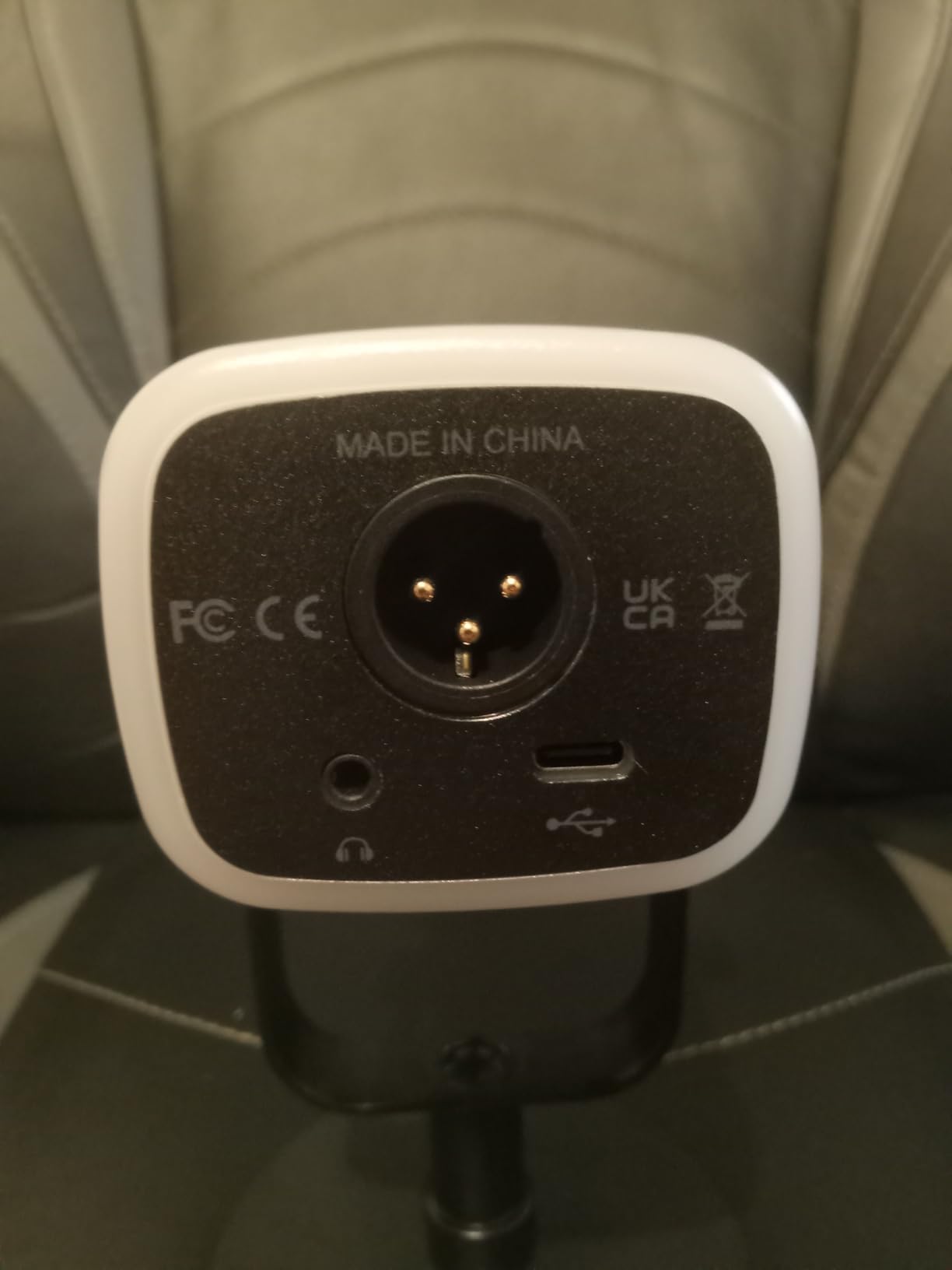 FIFINE USB/XLR Dynamic Microphone for Podcast Recording, PC Computer Gaming Streaming Mic with RGB Light, Mute Button, Headphones Jack, Desktop Stand, Vocal Mic for Singing YouTube-AmpliGame AM8 - Customer Photo 3