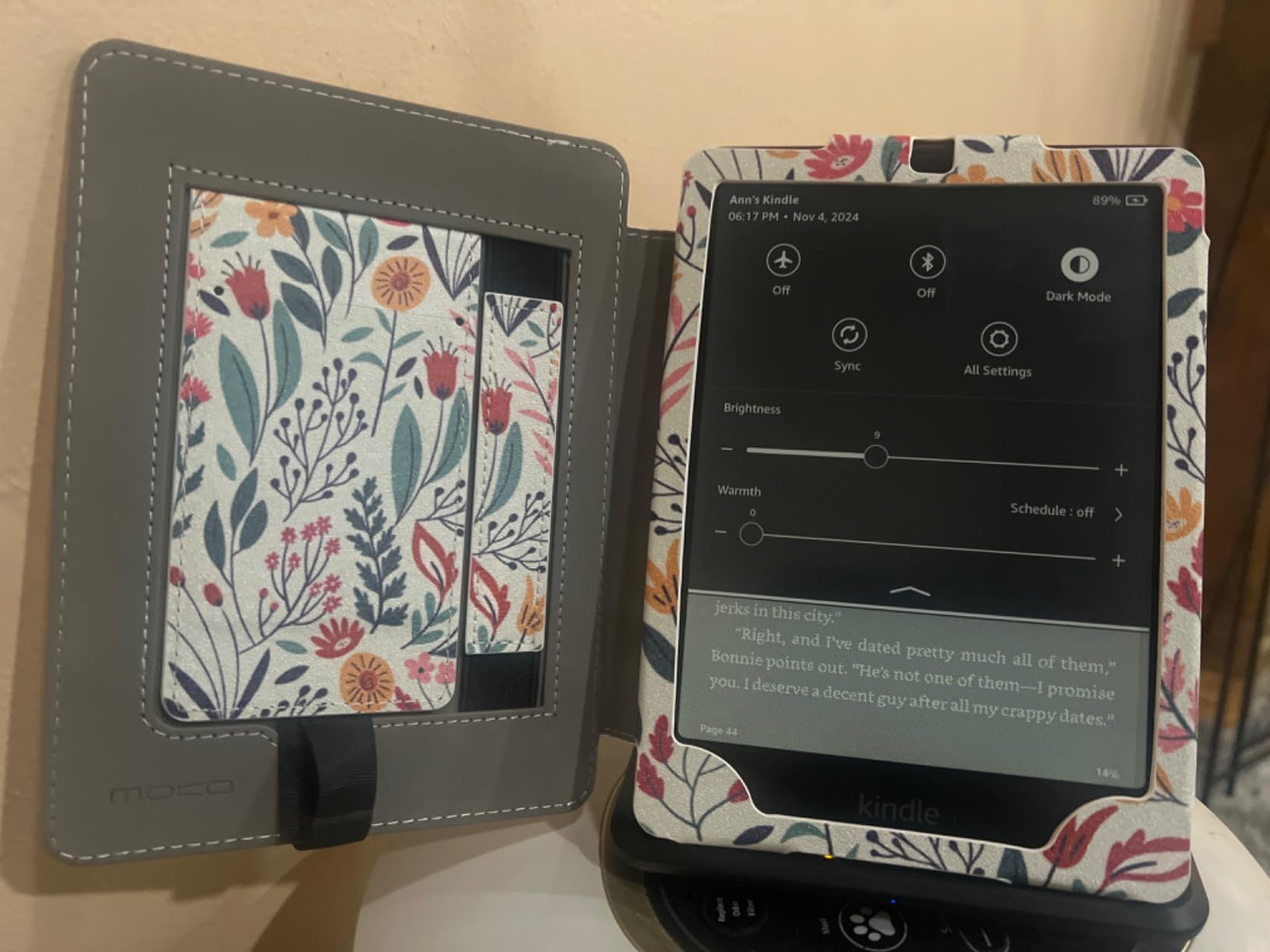 Amazon Kindle Paperwhite Signature Edition 32GB – Our fastest Kindle with auto-adjusting front light, wireless charging, and weeks of battery life – Metallic Black Customer Review Amazon Kindle Paperwhite Signature Edition 32GB – Our fastest Kindle with auto-adjusting front light, wireless charging, and weeks of battery life – Metallic Black - Customer Photo 2