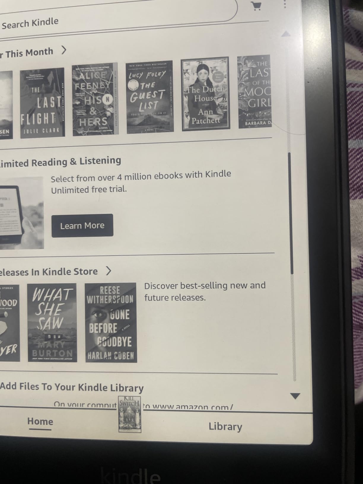 Like-new Amazon Kindle Paperwhite Signature Edition (32 GB) – Our fastest Kindle with auto-adjusting front light, wireless charging, and weeks of battery life – Metallic Black - Customer Photo 1