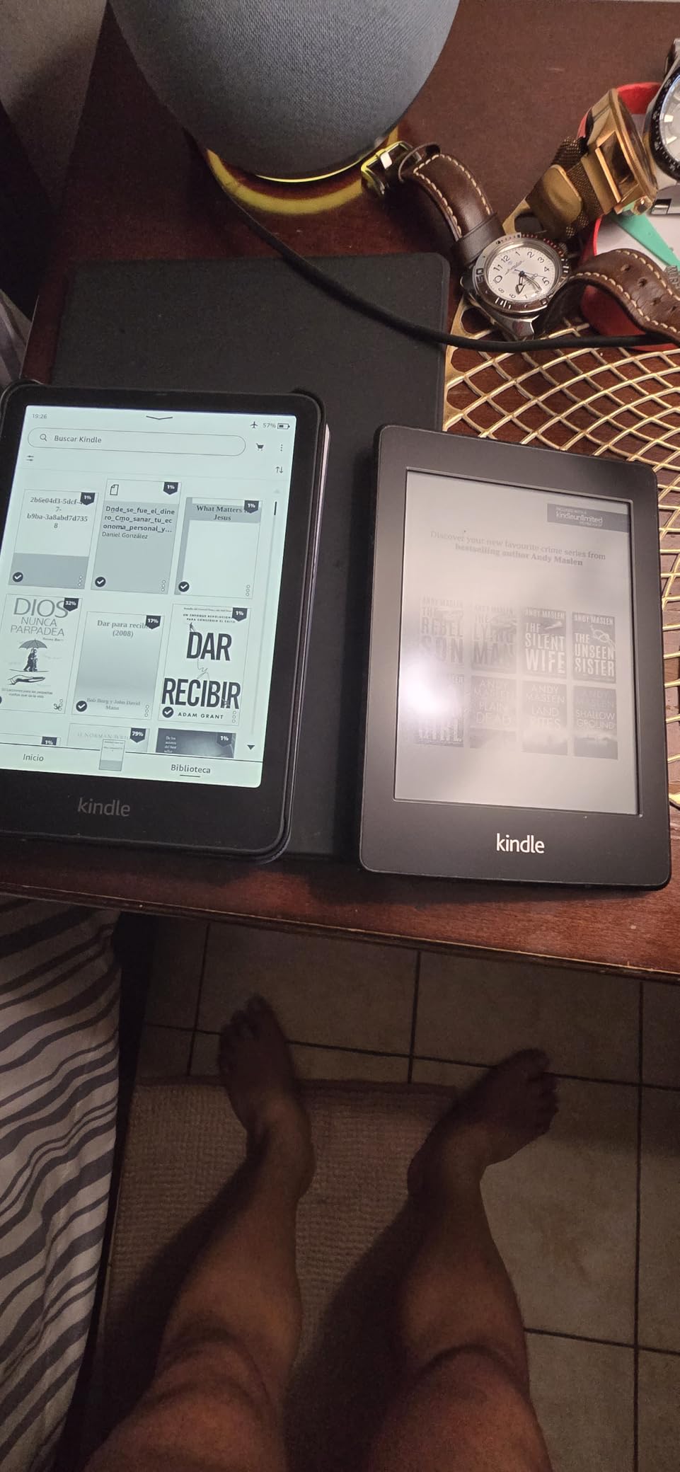 Like-new Amazon Kindle Paperwhite Signature Edition (32 GB) – Our fastest Kindle with auto-adjusting front light, wireless charging, and weeks of battery life – Metallic Black - Customer Photo 2