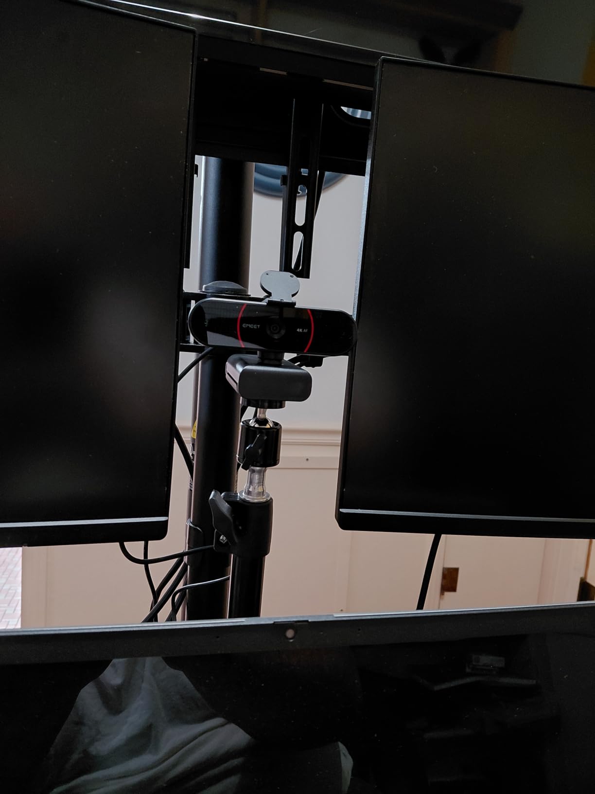 EMEET C960 4K Webcam for PC, 4K UHD Sony Sensor, PDAF Auto Focus, Dual AI Noise-Cancelling Mics, Auto Light Correction, 73° FOV, Plug&Play Webcam w/Privacy Cover, Works w/Zoom/Teams/Skype/Google Meet Customer Review EMEET C960 4K Webcam for PC, 4K UHD Sony Sensor, PDAF Auto Focus, Dual AI Noise-Cancelling Mics, Auto Light Correction, 73° FOV, Plug&Play Webcam w/Privacy Cover, Works w/Zoom/Teams/Skype/Google Meet - Customer Photo 2