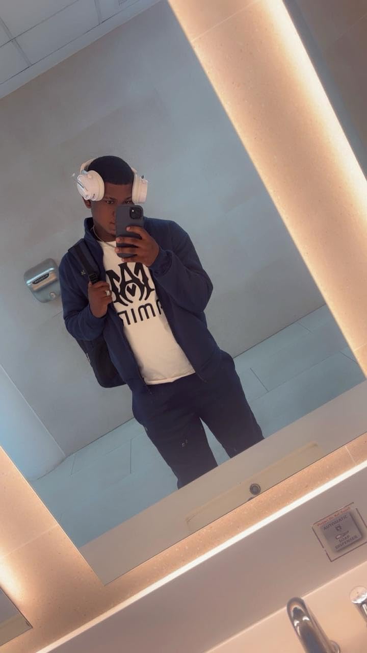 Apple iPhone 15 Plus, 128GB, Black - Unlocked (Renewed) - Customer Photo 1