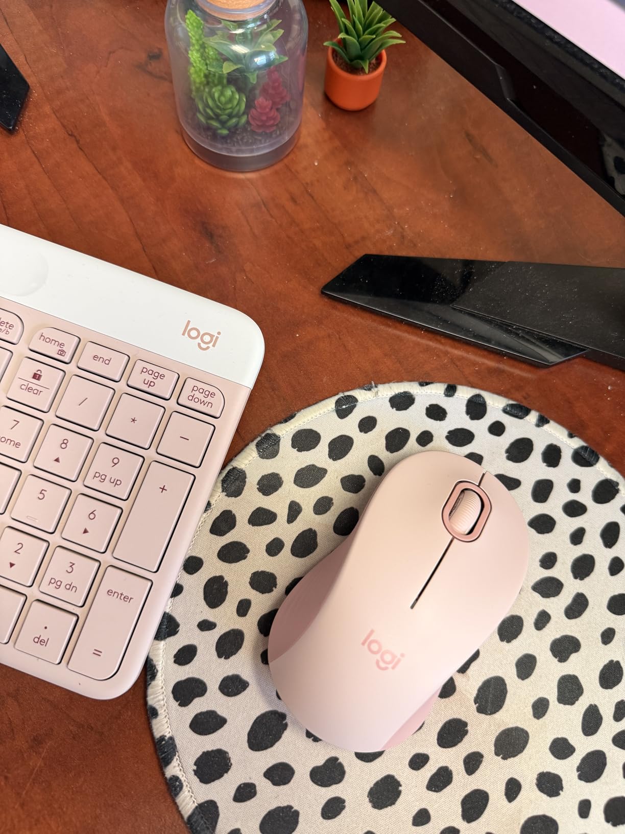 Logitech Signature M550 L Full Size Wireless Mouse - for Large Sized Hands, 2-Year Battery, Silent Clicks, Bluetooth, Multi-Device Compatibility - Black Customer Review Logitech Signature M550 L Full Size Wireless Mouse - for Large Sized Hands, 2-Year Battery, Silent Clicks, Bluetooth, Multi-Device Compatibility - Black - Customer Photo 1