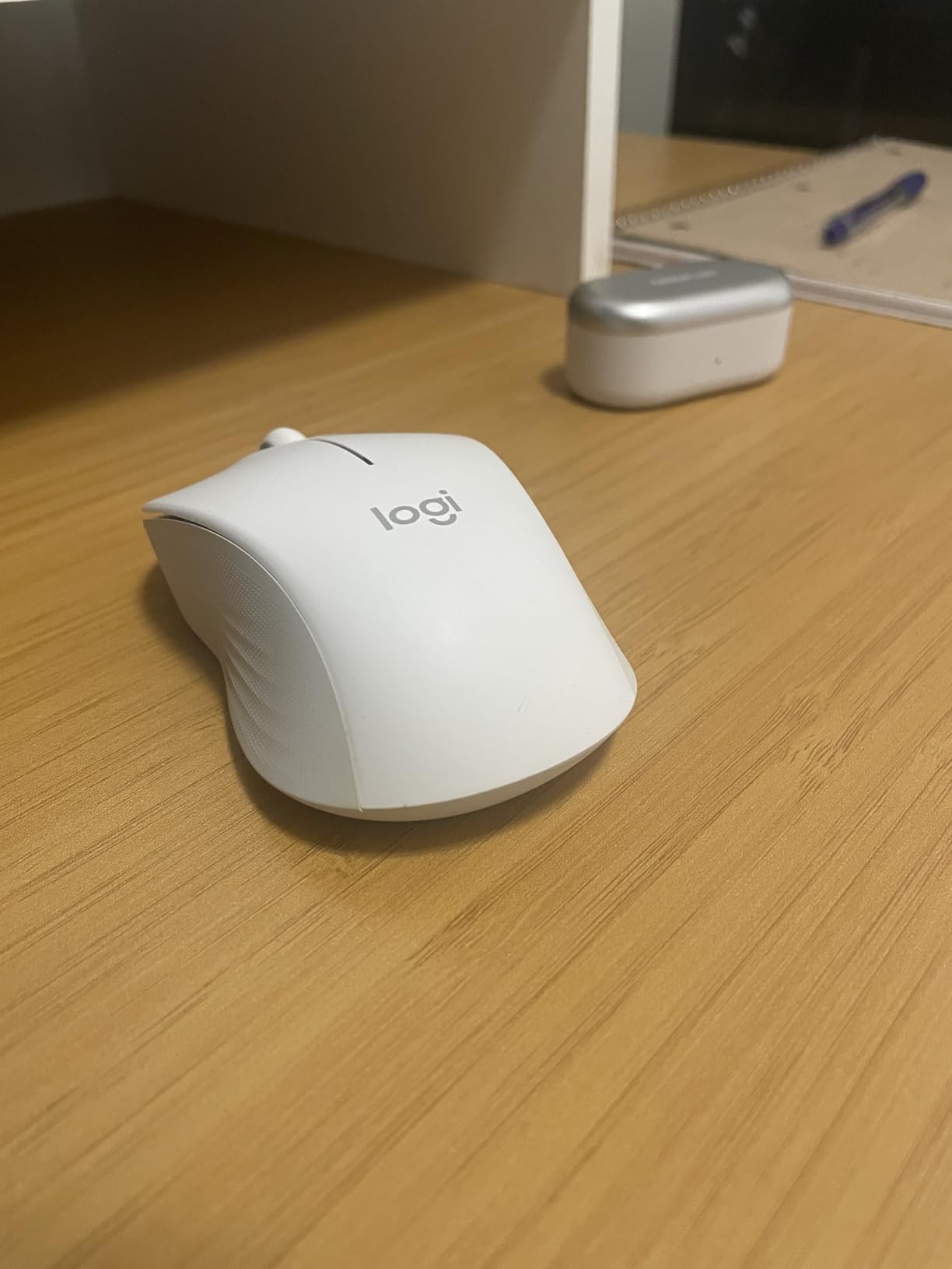 Logitech Signature M550 L Full Size Wireless Mouse - for Large Sized Hands, 2-Year Battery, Silent Clicks, Bluetooth, Multi-Device Compatibility - Black Customer Review Logitech Signature M550 L Full Size Wireless Mouse - for Large Sized Hands, 2-Year Battery, Silent Clicks, Bluetooth, Multi-Device Compatibility - Black - Customer Photo 4