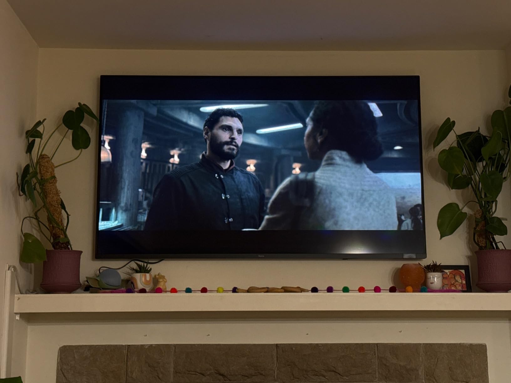 Roku Smart TV – 75-Inch Pro Series 4K QLED RokuTV with Backlit Roku Voice Remote Pro, Dolby Vision IQ, 120Hz Refresh Rate – Live Local News, Sports, Gaming - Customer Photo 2