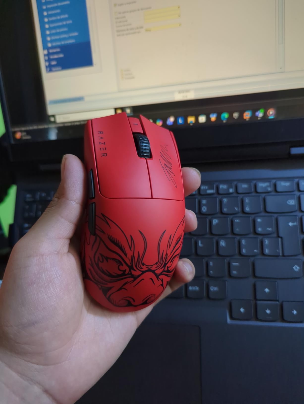 Razer Viper V3 Pro Wireless Esports Gaming Mouse: Symmetrical - 54g Lightweight - 8K Polling - 35K DPI Optical Sensor - Gen3 Optical Switches - 8 Programmable Buttons - 95 Hr Battery - Black Customer Review Razer Viper V3 Pro Wireless Esports Gaming Mouse: Symmetrical - 54g Lightweight - 8K Polling - 35K DPI Optical Sensor - Gen3 Optical Switches - 8 Programmable Buttons - 95 Hr Battery - Black - Customer Photo 1