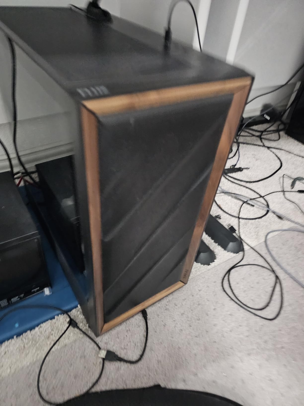 Antec Flux Wood, 5 x PWM Fans Included, High-Airflow Front Panel with Walnut Wood, Type-C, 420mm Radiator & Back Connect Motherboard Support, Up to 9 Fans Simultaneously, Mid-Tower E-ATX PC Case Customer Review Antec Flux Wood, 5 x PWM Fans Included, High-Airflow Front Panel with Walnut Wood, Type-C, 420mm Radiator & Back Connect Motherboard Support, Up to 9 Fans Simultaneously, Mid-Tower E-ATX PC Case - Customer Photo 1