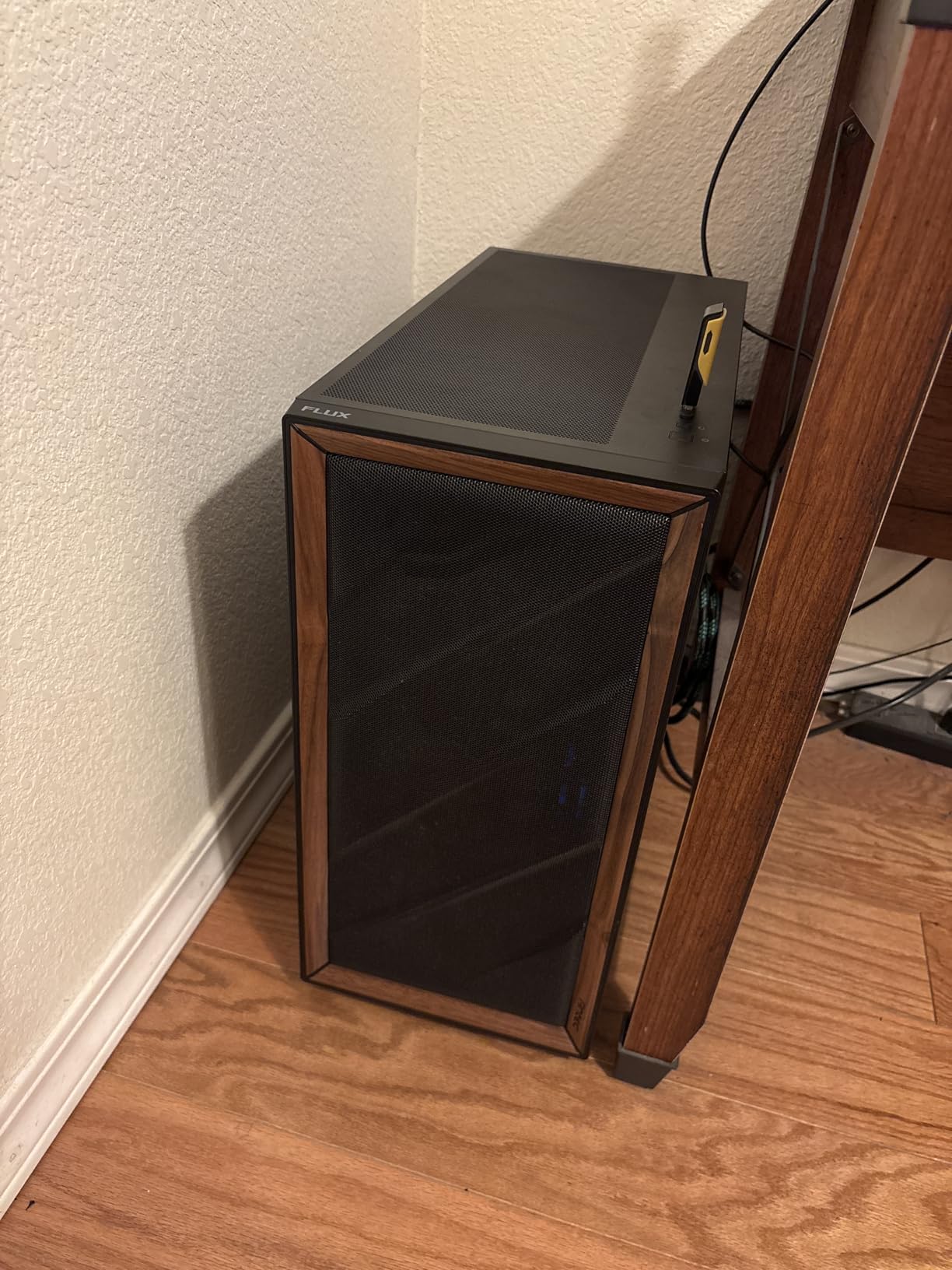 Antec Flux Wood, 5 x PWM Fans Included, High-Airflow Front Panel with Walnut Wood, Type-C, 420mm Radiator & Back Connect Motherboard Support, Up to 9 Fans Simultaneously, Mid-Tower E-ATX PC Case Customer Review Antec Flux Wood, 5 x PWM Fans Included, High-Airflow Front Panel with Walnut Wood, Type-C, 420mm Radiator & Back Connect Motherboard Support, Up to 9 Fans Simultaneously, Mid-Tower E-ATX PC Case - Customer Photo 2