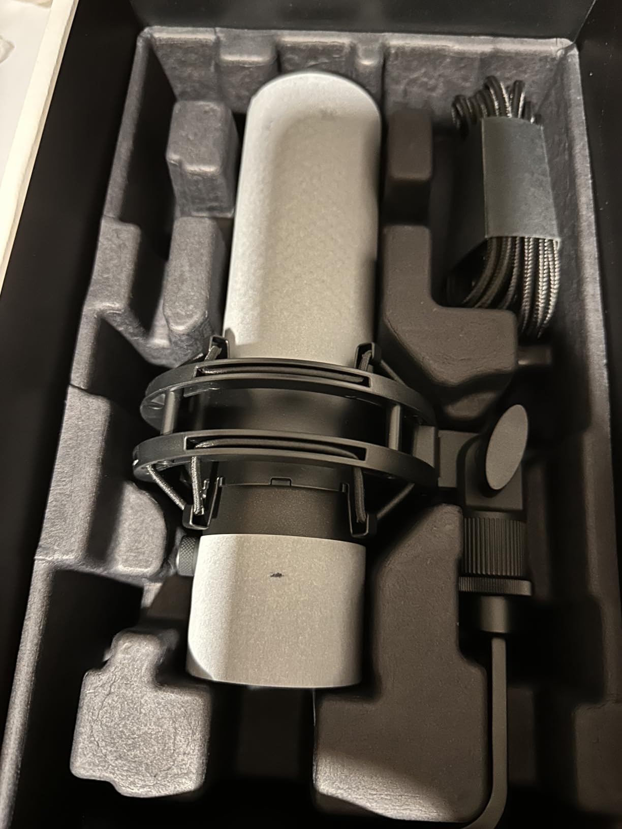 HyperX QuadCast 2 S – USB Microphone, with RGB Lighting, Streaming and Podcasting, with On-Board Controls, LED Lighting, Removable Shock Mount, PC, Mac, USB-C - Black - Customer Photo 2