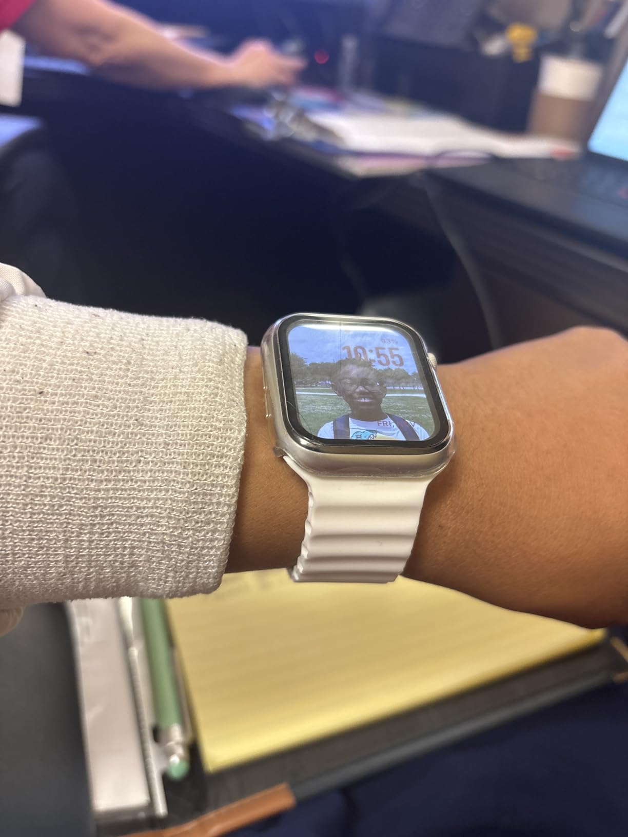 Apple Watch SE (2nd Gen) [GPS 44mm] Smartwatch with Midnight Aluminum Case with Midnight Sport Band M/L. Fitness and Sleep Trackers, Crash Detection, Heart Rate Monitor, Retina Display - Customer Photo 3