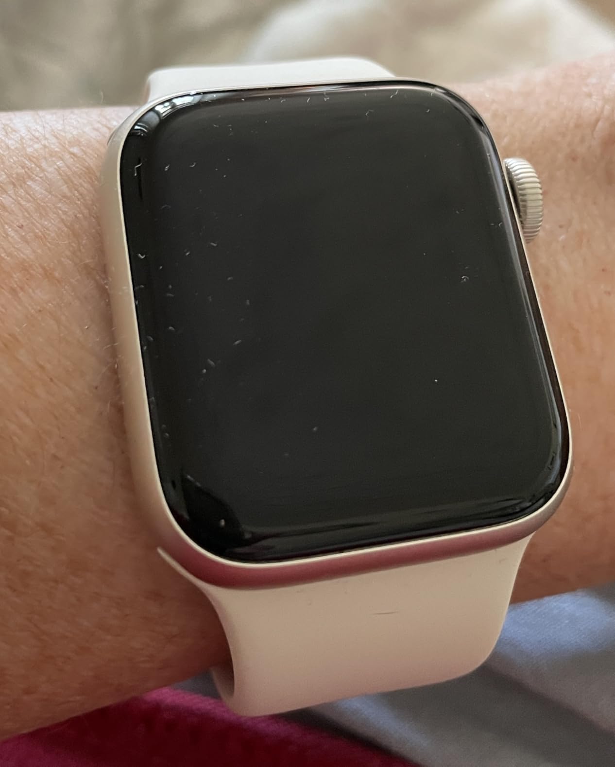 Apple Watch SE (2nd Gen) [GPS 44mm] Smartwatch with Midnight Aluminum Case with Midnight Sport Band M/L. Fitness and Sleep Trackers, Crash Detection, Heart Rate Monitor, Retina Display - Customer Photo 5