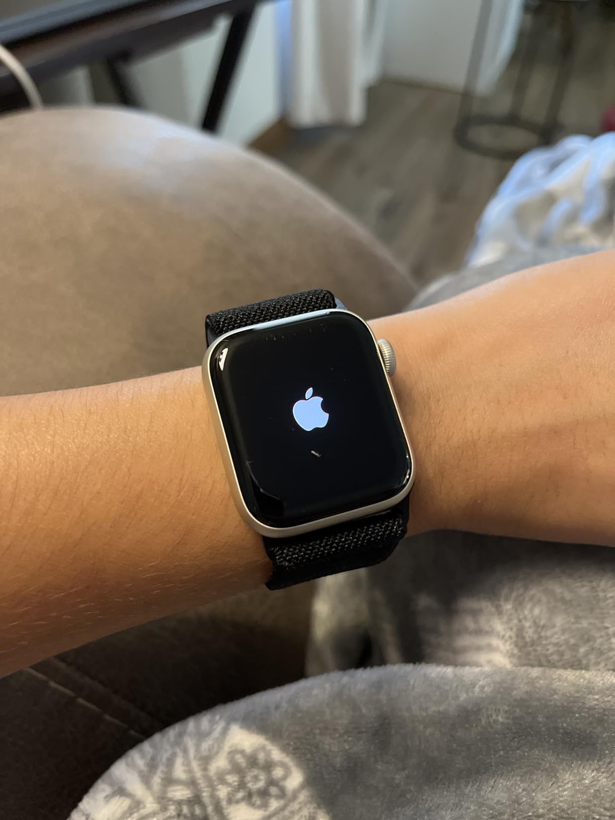 Apple Watch SE (2nd Gen) [GPS 40mm] Smartwatch with Midnight Aluminum Case with Midnight Sport Band S/M. Fitness and Sleep Trackers, Crash Detection, Heart Rate Monitor, Retina Display - Customer Photo 4