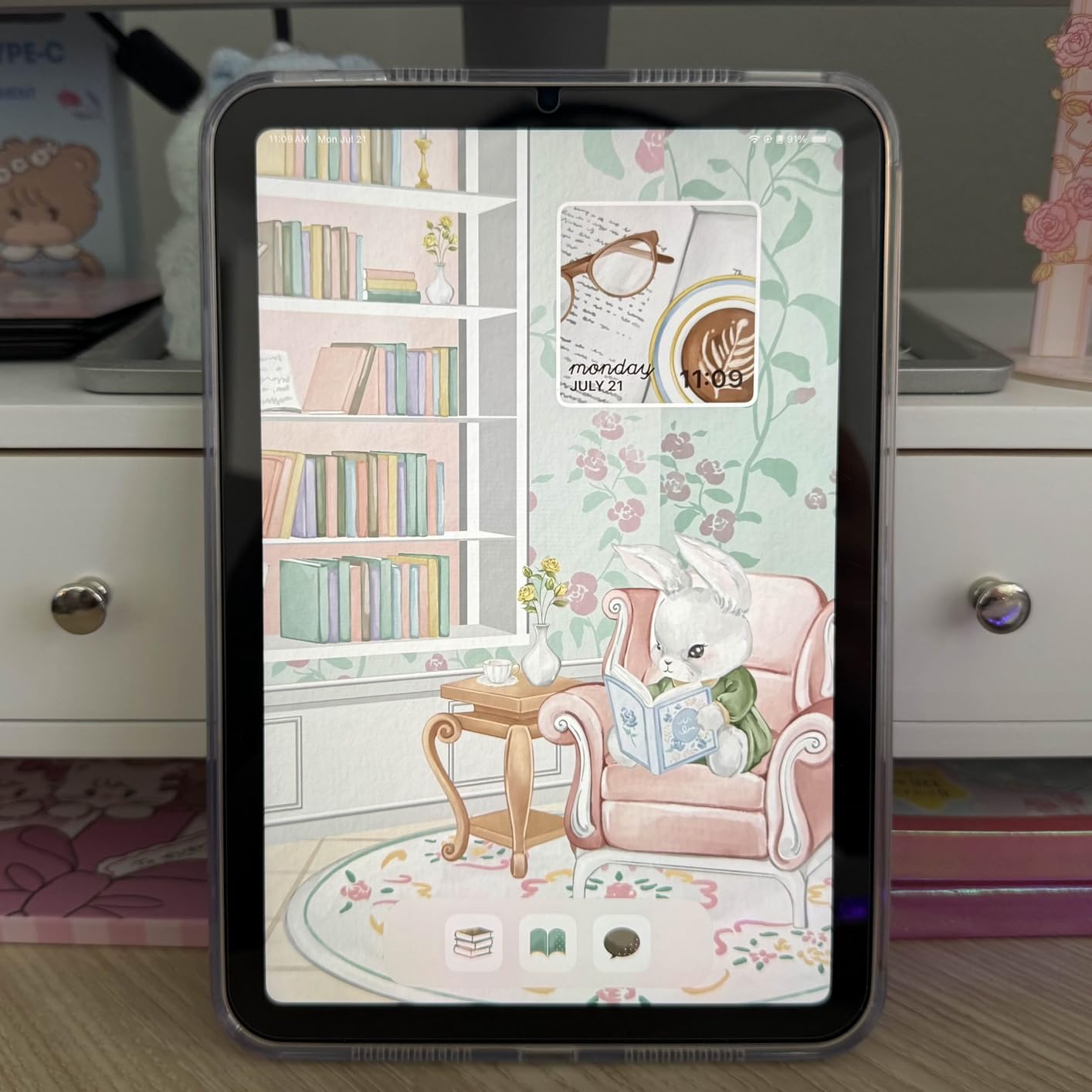 iPad mini (A17 Pro) Apple Intelligence 8.3-inch Liquid Retina Display 128GB Wi-Fi 6E 12MP Front/Back Camera Touch ID All-Day Battery - Blue customer photo 1