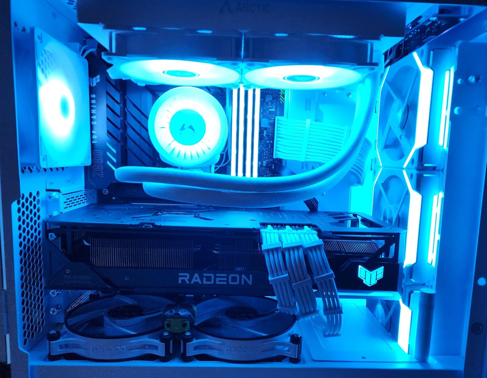 ARCTIC Liquid Freezer III Pro 240 A-RGB (White) - AIO CPU Cooler, 2 x 120 mm Water Cooling, 38 mm Radiator, PWM Pump, VRM Fan, AMD AM5/AM4, Intel LGA1851/1770 Contact Frame - White Customer Review ARCTIC Liquid Freezer III Pro 240 A-RGB (White) - AIO CPU Cooler, 2 x 120 mm Water Cooling, 38 mm Radiator, PWM Pump, VRM Fan, AMD AM5/AM4, Intel LGA1851/1770 Contact Frame - White - Customer Photo 2