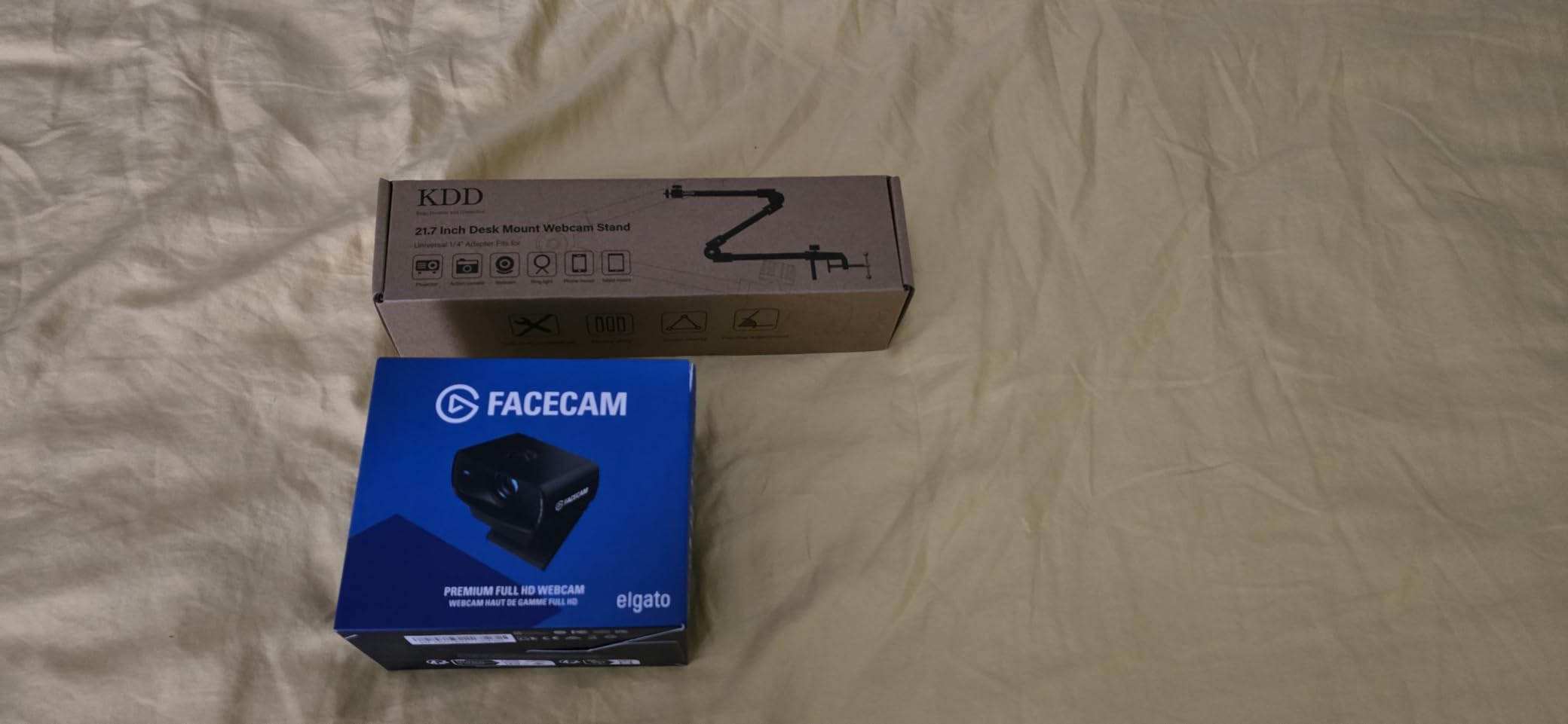 Elgato Facecam 4K - 4K60 Studio Webcam, DSLR-Like Control, Cinematic Effects, 49mm Lens Filters, HDR, Uncompressed Video, Optimized Focus Area | USB-C for PC & Mac Customer Review Elgato Facecam 4K - 4K60 Studio Webcam, DSLR-Like Control, Cinematic Effects, 49mm Lens Filters, HDR, Uncompressed Video, Optimized Focus Area | USB-C for PC & Mac - Customer Photo 2