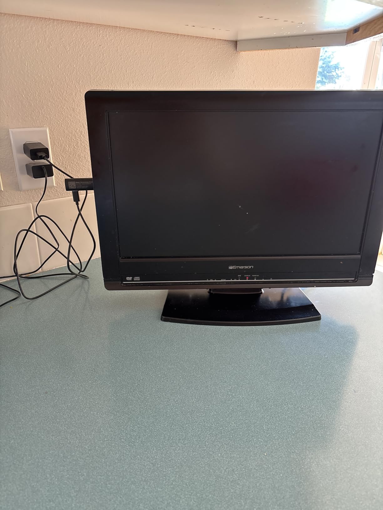 Roku Streaming Stick Plus 2025 - 4K & HDR Roku Streaming Device for TV with Voice Remote - Free & Live TV - Customer Photo 5