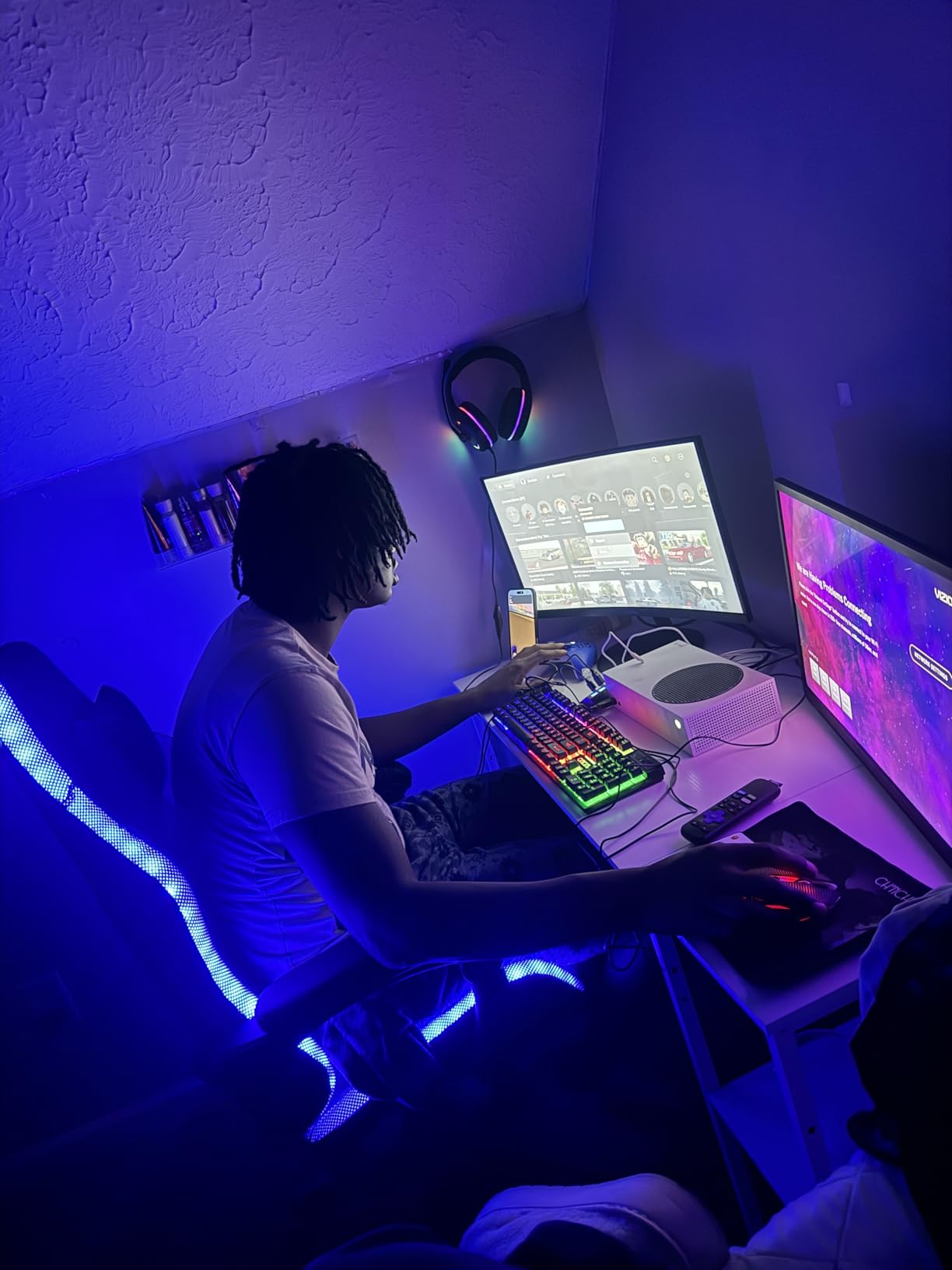 KOORUI 25 Inch Curved Gaming Monitor 240Hz FHD 1080P Computer Monitor, 1500R 1ms MPRT Display, Adaptive Sync, 90% DCI-P3,HDR, Eye Care, Tilt Adjustable, VESA 75x75mm, Black,G2511XC Customer Review KOORUI 25 Inch Curved Gaming Monitor 240Hz FHD 1080P Computer Monitor, 1500R 1ms MPRT Display, Adaptive Sync, 90% DCI-P3,HDR, Eye Care, Tilt Adjustable, VESA 75x75mm, Black,G2511XC - Customer Photo 3