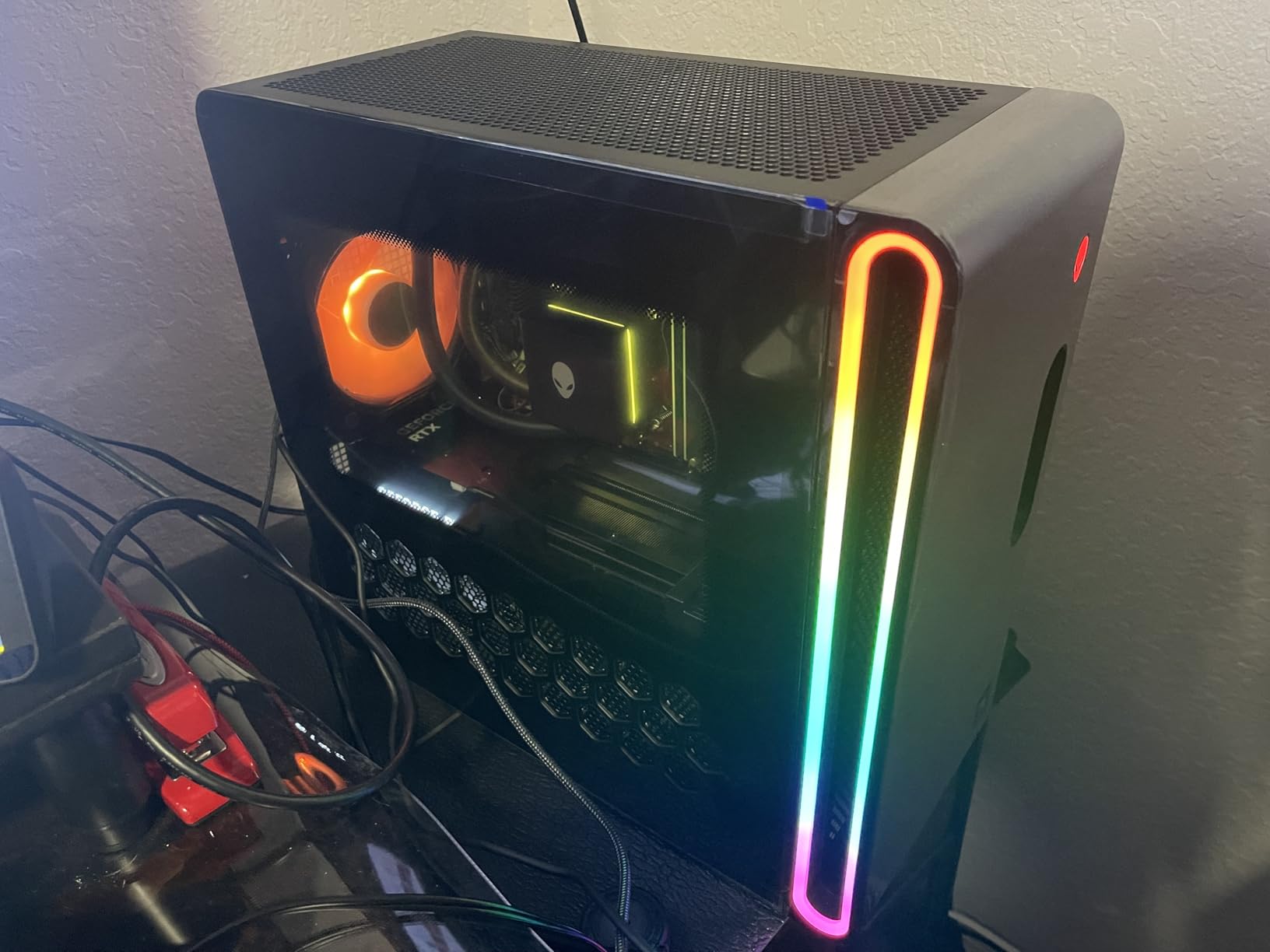 Alienware Aurora Gaming Desktop ACT1250 - Intel Core Ultra 7 265KF Processor, Liquid Cooled, NVIDIA GeForce RTX 5070, 32GB DDR5 RAM, 2TB SSD, 1000W Platinum Rated PSU, Win 11 Home - Clear Panel Customer Review Alienware Aurora Gaming Desktop ACT1250 - Intel Core Ultra 7 265KF Processor, Liquid Cooled, NVIDIA GeForce RTX 5070, 32GB DDR5 RAM, 2TB SSD, 1000W Platinum Rated PSU, Win 11 Home - Clear Panel - Customer Photo 3