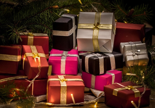 Best Christmas Gifts For Parents [cy]: 15 Thoughtful Ideas They'll Love - PropelRC