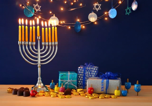 15 Best Hanukkah Gifts [cy]: Complete Guide with Traditional & Modern Presents - PropelRC