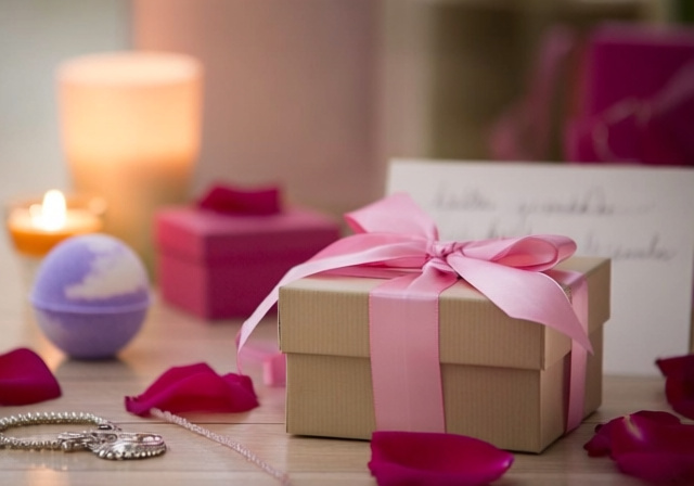 Best Birthday Gifts For Her [cy]: 8 Thoughtful Presents She'll Love - PropelRC