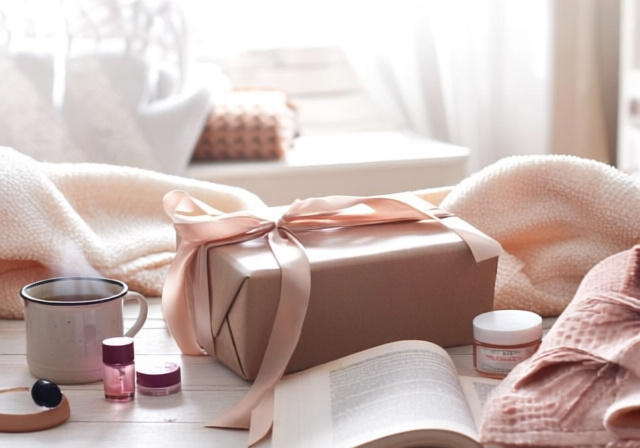 Gifts For Stay At Home Moms [cy]: 13 Thoughtful Presents She'll Actually Use - PropelRC