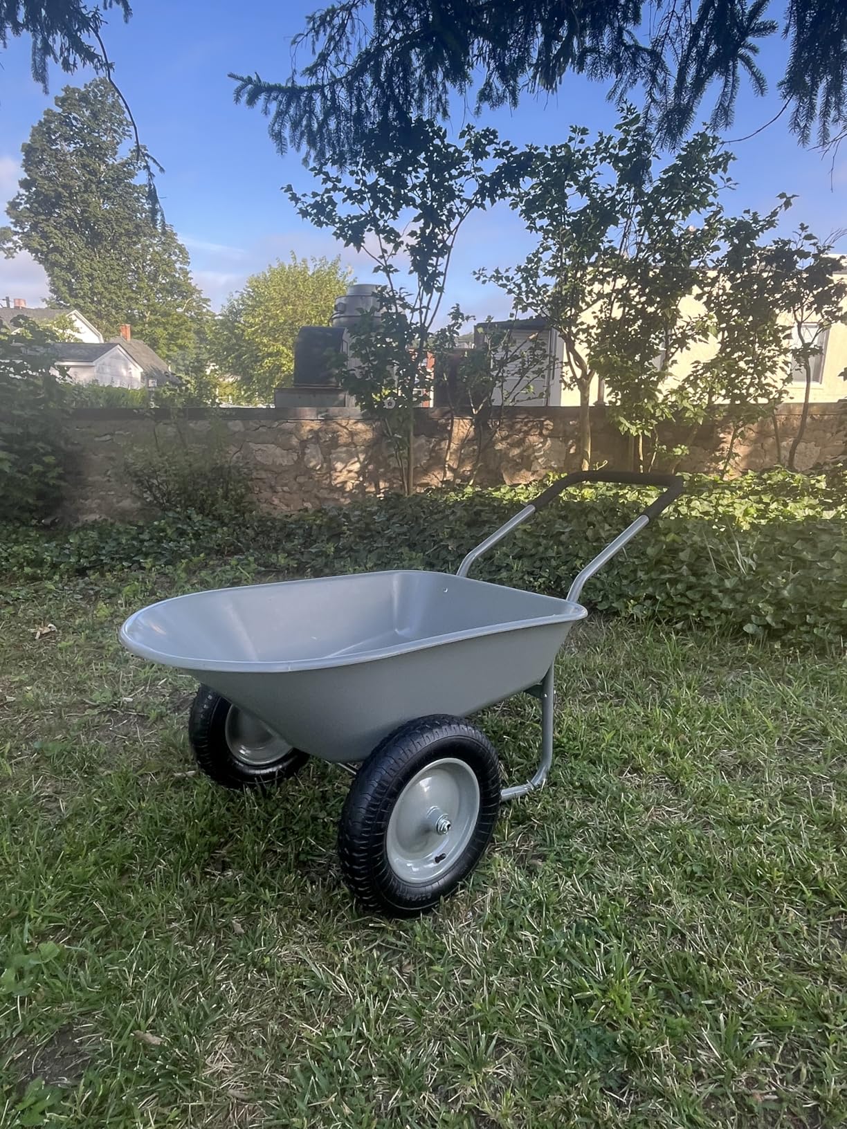 Best Choice Products Dual-Wheel Home Utility Yard Wheelbarrow Garden Cart w/Built-in Stand for Lawn, Gardening, Construction - Green customer photo 1