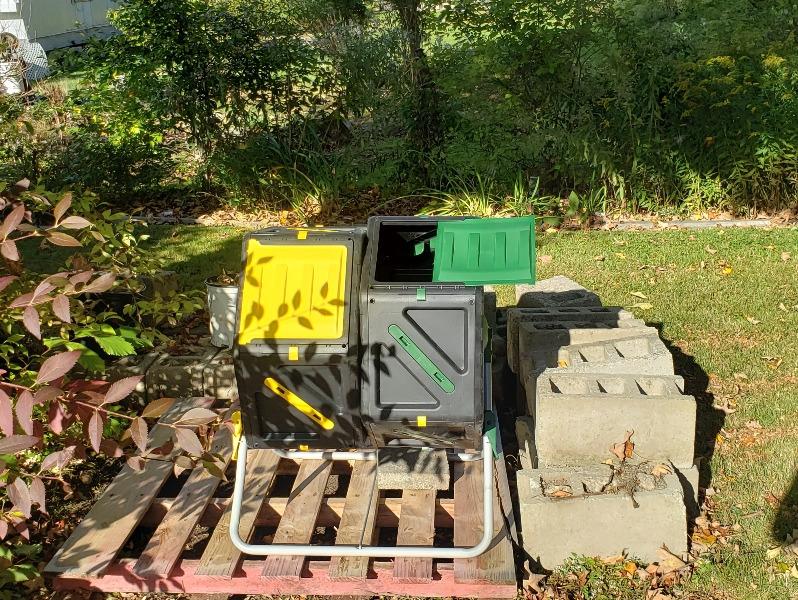 Miracle-Gro Large Dual Chamber Compost Tumbler, 55.4 Gallons - Easy-Turn, Fast-Working System - All-Season, Heavy-Duty, High Volume Composter with 2 Sliding Doors (2 x 27.7 gallons) customer photo 2