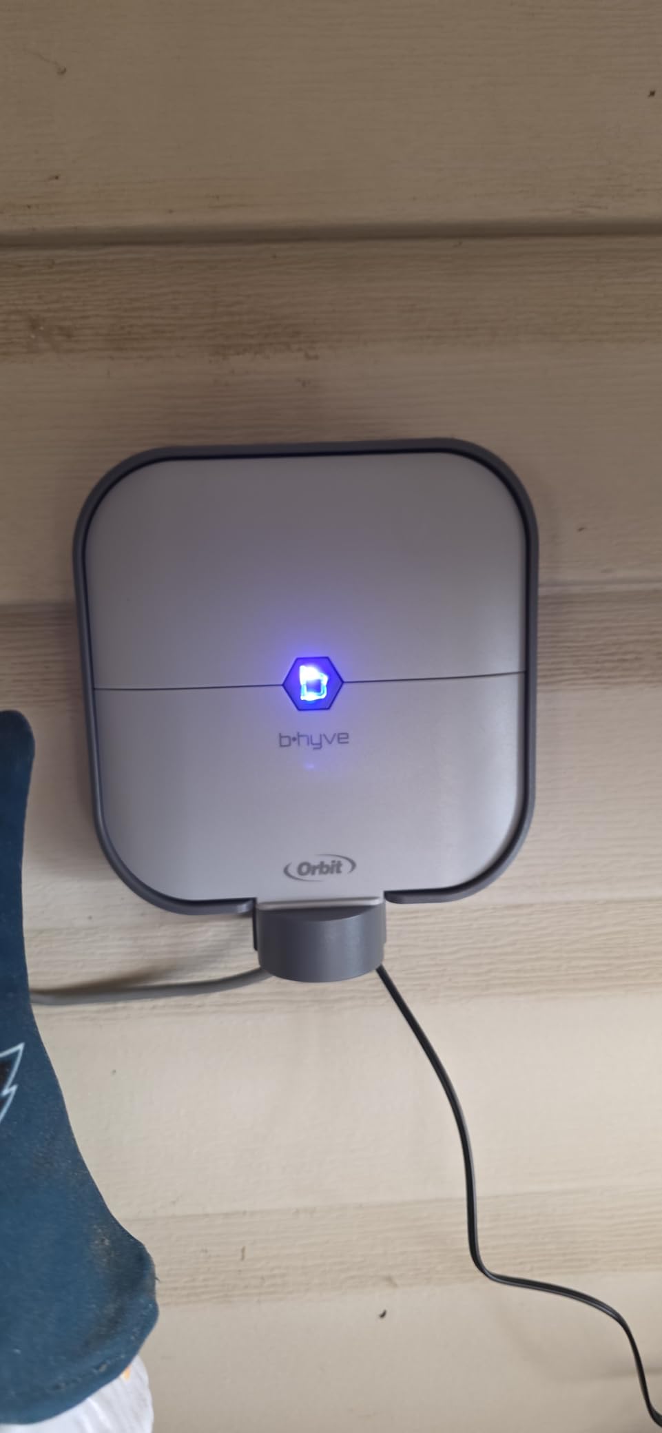 Orbit 57915 B-hyve 4-Zone Indoor Smart Sprinkler Controller customer photo 1