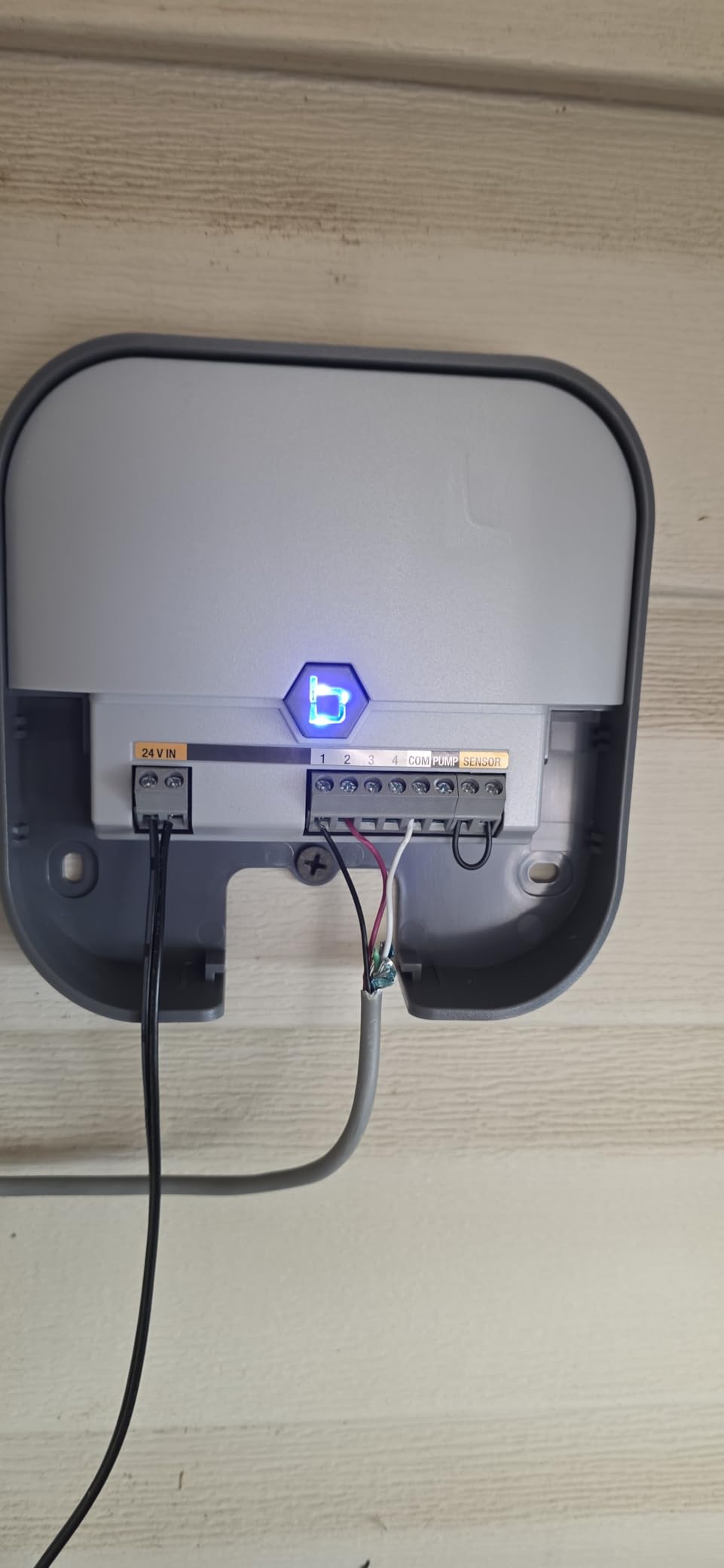 Orbit 57915 B-hyve 4-Zone Indoor Smart Sprinkler Controller customer photo 2