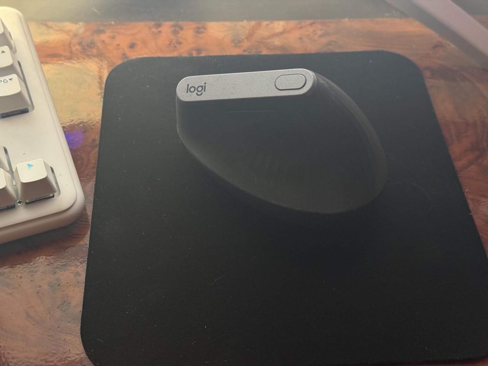 Logitech MX Vertical Wireless Mouse - Ergonomic Design Reduces Muscle Strain, Move Content Between 3 Windows and Apple Computers, Rechargeable, Graphite customer photo 1