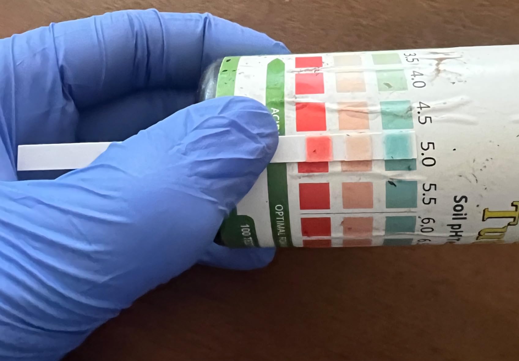 Garden Tutor Soil pH Test Kit - 100 Strips with AI-Powered Web Reader - Accurate Testing for Lawn, Garden & Compost - pH 3.5-9 customer photo 1