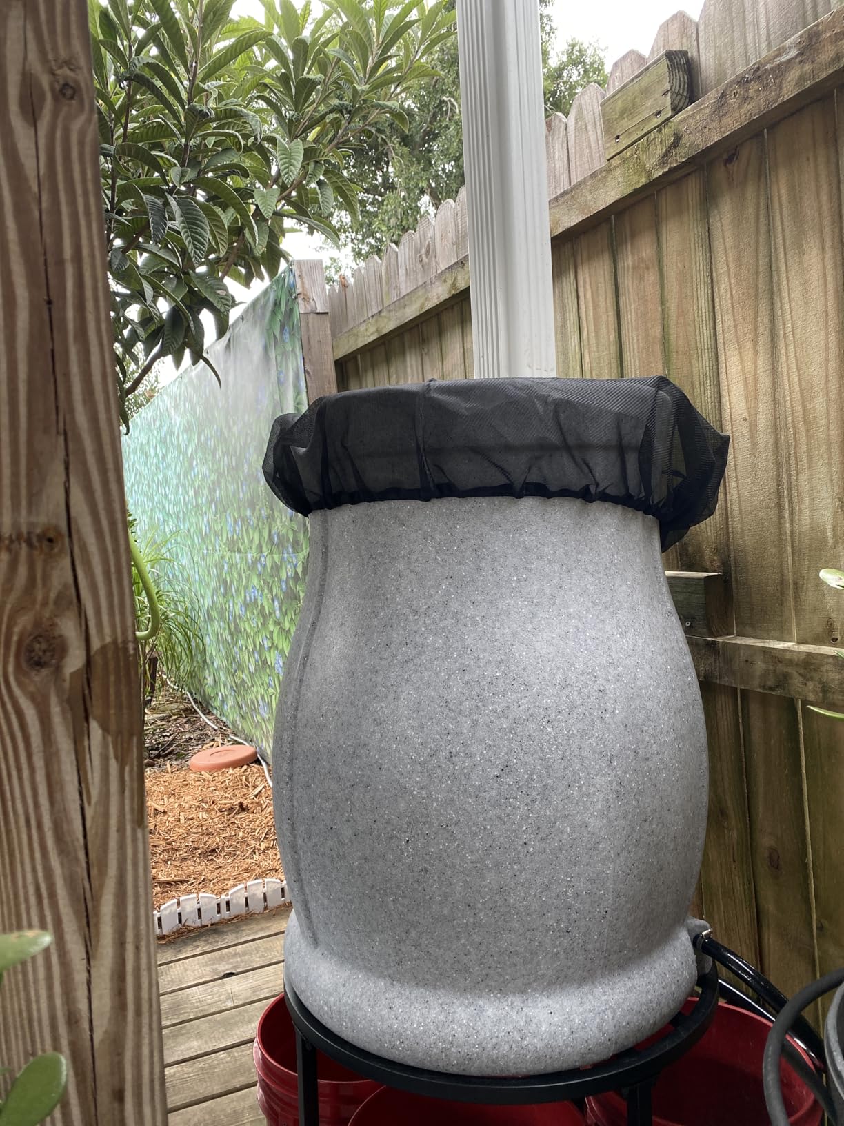 FCMP Outdoor Catalina 45-Gallon Rain Barrel - BPA-Free Flat-Back Design with 3.5 Foot Garden Hose, Shut-Off Thumb Valve, and Fixed Lid (RB-CAT-LTGRNT) Light Granite customer photo 2