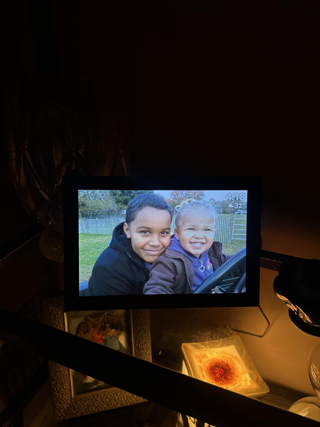 32GB FRAMEO 10.1 Inch Smart WiFi Digital Photo Frame 1280x800 IPS LCD Touch Screen, Auto-Rotate Portrait and Landscape, Built in 32GB Memory, Share Moments Instantly via Frameo App from Anywhere customer photo 2