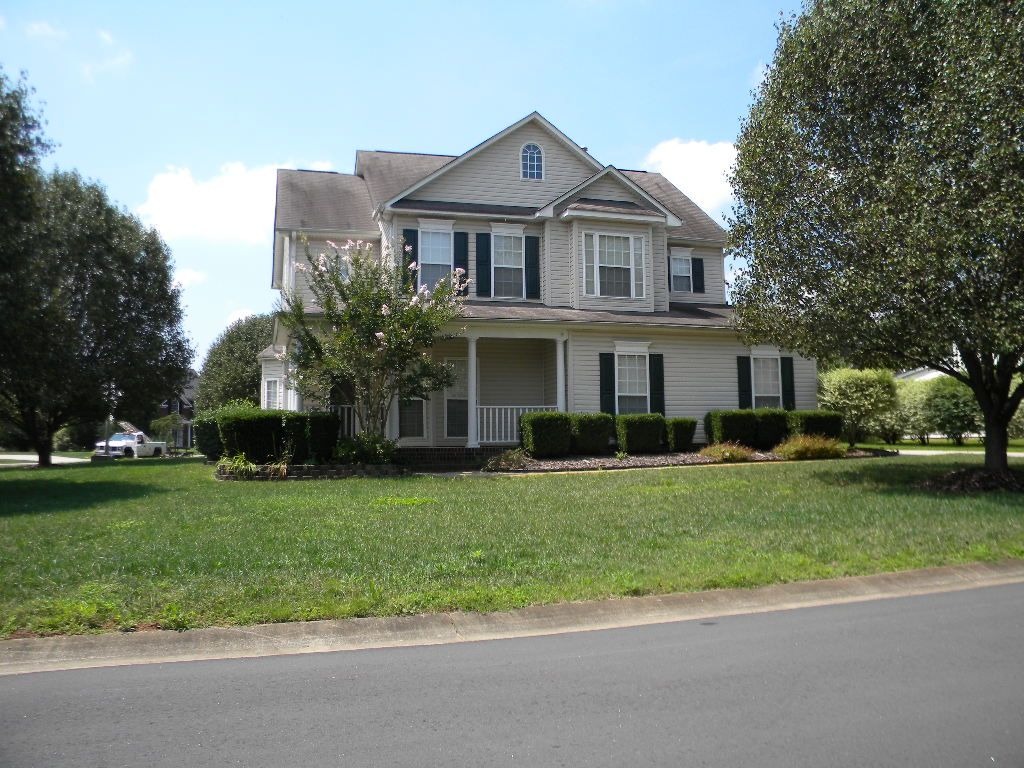 WORX Cordless String Trimmer & Lawn Edger, 12'' Electric Weed Wacker with 5.5 LBS, 20V Weed Eater with 90° Pivoting Head, Battery & Charger Included, WG170.2 customer photo 1