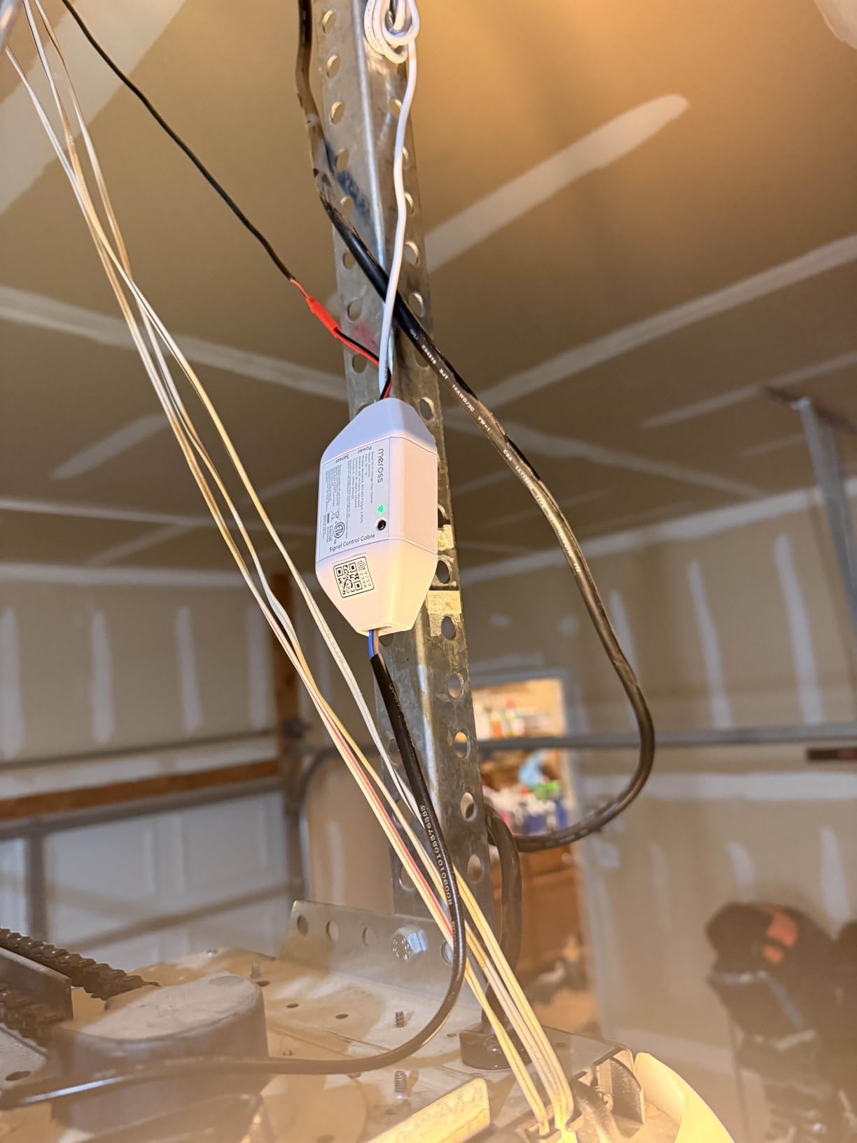 meross Smart Garage Door Opener Remote, Compatible with Apple HomeKit, Siri, CarPlay, Alexa, Google, SmartThings, and Android, Universal WiFi Garage Door Controller, App + Voice Control, No Hub Needed customer photo 2