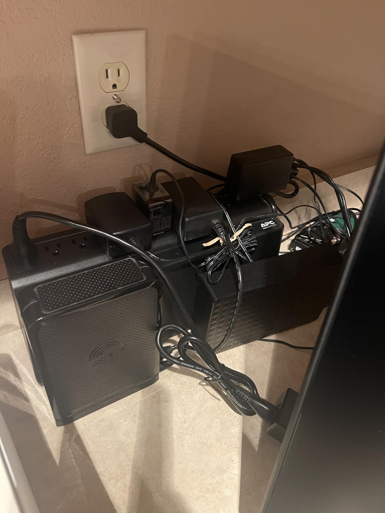 APC Back-UPS 850VA / 450W UPS Battery Backup & Surge Protector, 9 Outlets, Type A Charger, BE850G2 Uninterruptible Power Supply for Home Office & Computer customer photo 2