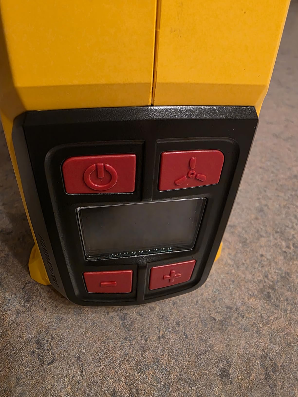 Wagner Spraytech 2417344 HT1000 Heat Gun Kit, 3 Nozzles Included, 2 Temp Settings 750°F & 1000°F, Great for Shrink Wrap, Soften Paint, Bend Plastic Pipes, Loosen Bolts and More customer photo 2